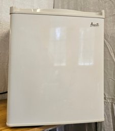 Lot 6-27 Small Avanti Thermoelectric Refrigerator (Teal Shelf)