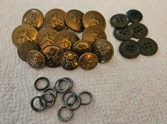 Lot 6-153 Vintage Military Buttons. Lions And Some Plain (Top Lateral)