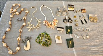 Lot 6-161 Jewelry Lot Shell Necklaces, Pins. Earrings (top Lateral)