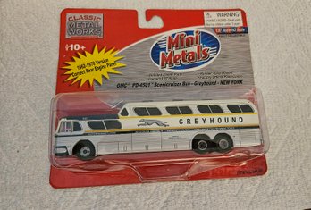 Lot 6-227 Mini Metals Greyhound Bus (white Shelf)