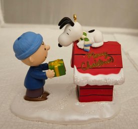 Lot 6-264 Hallmark Keepsake 2004 Merry Christmas Snoopy! (bottom Lateral)