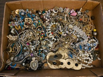 Lot 9-122 Jewelry Parts And Pieces For The Creative Mind (Bottom 2-Drawer)