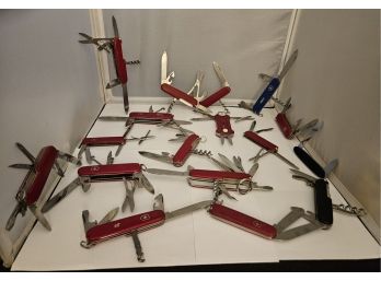 Lot 5-242 Victorinox Lot Camping, Fishing, Golfing & More (Top 2-drawer)