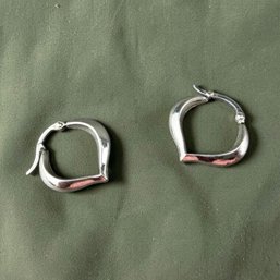 14kt White Gold Heart Hoop Earrings