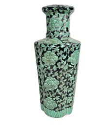 Chinese Export Vase In Green And Black Glazes