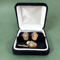 14kt Gold And Diamond Geometric Tie Bar And Cufflink Set
