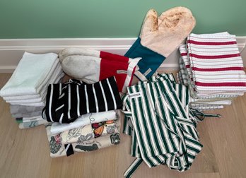 Le Cruset, Williams Sonoma And Misc Cotton Dish Towels