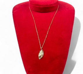 18kt Yellow Gold Box Chain With Solid 18kt Gold Feather Pendant