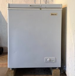 Magic Chef Upright Top Load Freezer Model MCCF5WBX