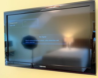 Samsung 40' Television (Guest Bedroom)