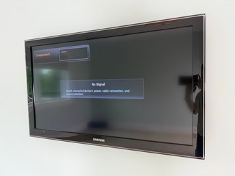 Samsung 40' Screen Television Model # LN40C550 (middle Room)