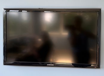 Samsung 32' Television (Office)