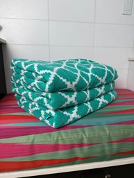 Loftek Resort Towels In Cotton In Teal And White - Unused