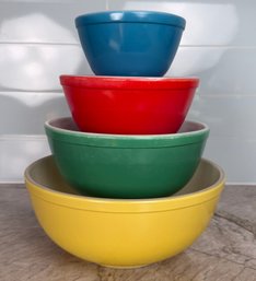 Vintage Pyrex Mixing Bowl Set