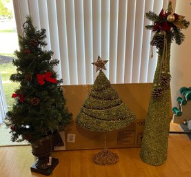 Holiday Decor Lot: 6.5' Pre-Lit Seneca Pine Tree & 3 Decorative Accent Trees