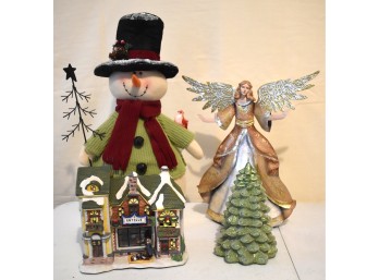 Heritage House Santa's Workshop, Snowman, Angel & Christmas Décor Lot