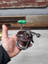 Vtg Penn Peer Fishing Reel With Green Bakelite Handle A1