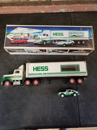 Hess 18 Wheeler And Racer E4