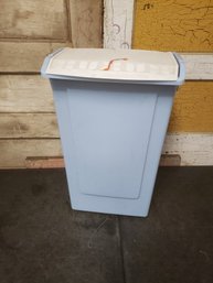 Vtg Rubbermaid Trash Can B1