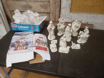 Nativity Set White Ceramic Gold Trim Lot D1