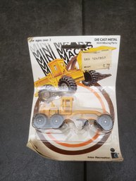 New 1989 Mini Macks Die Cast Metal Tractor Motor Grader B3