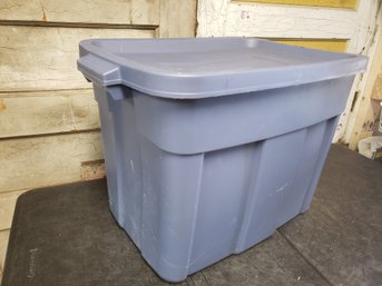 Rubbermaid Roughneck Storage Bin A1