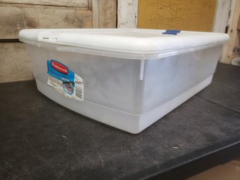 30qt Rubbermaid SnapTop Storage Bin A1