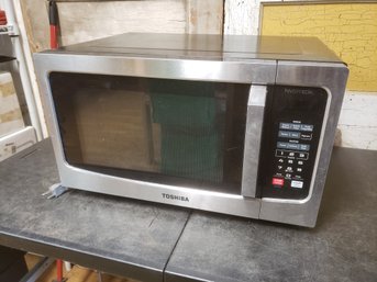Toshiba 1350W Microwave H2