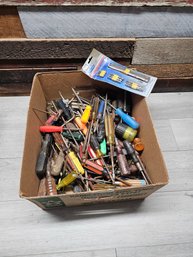 Large Lot Of Screwdrivers A2
