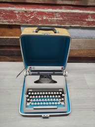 Vtg Royal Heritage Typewriter A2