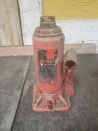 Red Hydraulic Jack D3