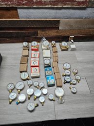 Large Lot Of Pressure Gauges Most Look New A3