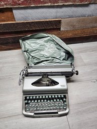 Vtg Royal Typewriter A3