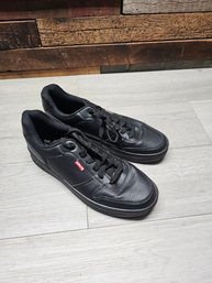 Size 9 Men's Levis Shoes A6