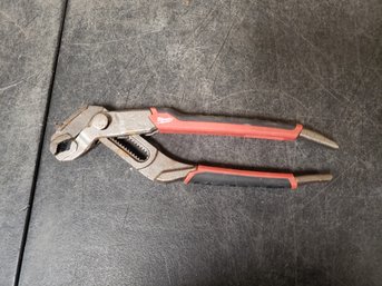 Milwaukee Groove Joint Pliers C2