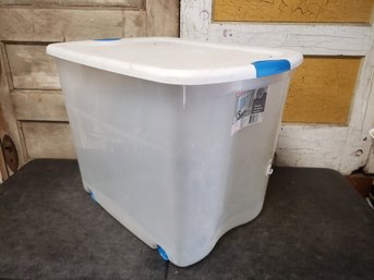 Sterilite 88 Qt Rolling Storage Tub B1