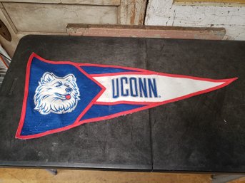 Vtg Uconn Pennant H2