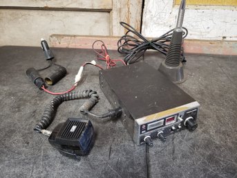 Realistic TRC 422A Priority Circuit Scanner With Magnetic Antenna G1