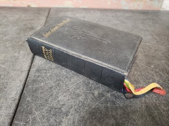 Book: 1959 Saint Joseph Daily Missal Illustrated D1 Stack 3