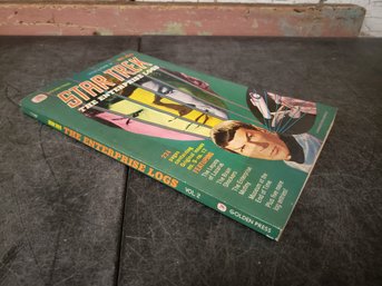 Book: 1976 Star Trek The Enterprise Logs Vol 2 D1 Stack 4