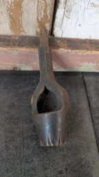 C.S. Osborne Arch Hole Punch J4