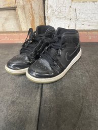 Jordan Sneakers Size 2Y (c3)