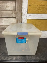 Rubbermaid Latch Toppers 60 Qt  Clear Storage Box