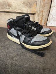 Nike Air Jordan 1 Mid 'Shadow Red' Sneakers Size 11 (L2)