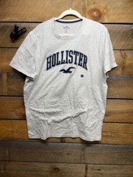 Hollister T Shirt Size XL (Rs2 Bin1)