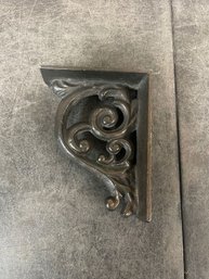 Ornate Cast Iron Shelf Bracket With A Scroll Design (G2)