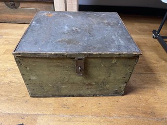 Toolbox/footlocker (G4)