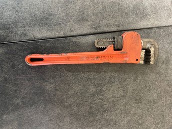 Pittsburgh 10' Pipe Wrench (b3)