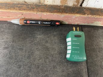 Southwire Non-contact Voltage Detector And A Southwire  AC Receptacle Tester (b3)