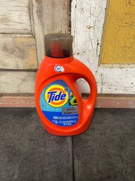 Tide Febreze Sport Laundry Soap B2